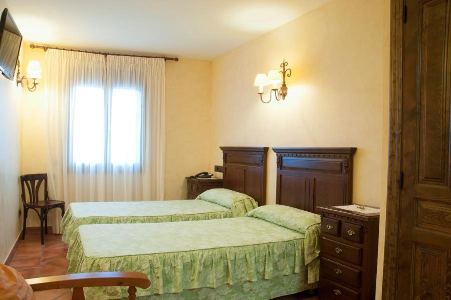 Hostal Rural Los Telares Pastrana Eksteriør billede