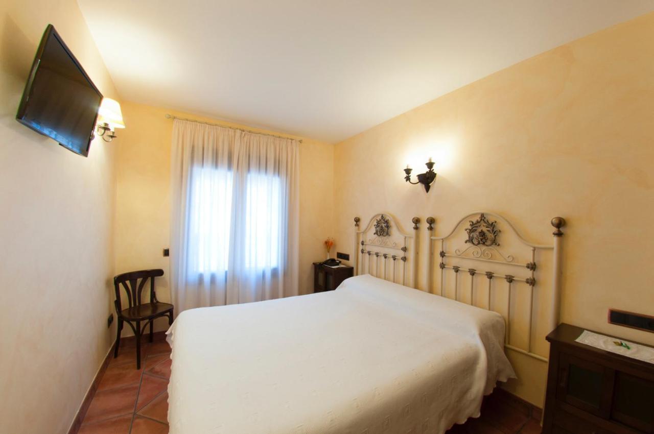 Hostal Rural Los Telares Pastrana Eksteriør billede
