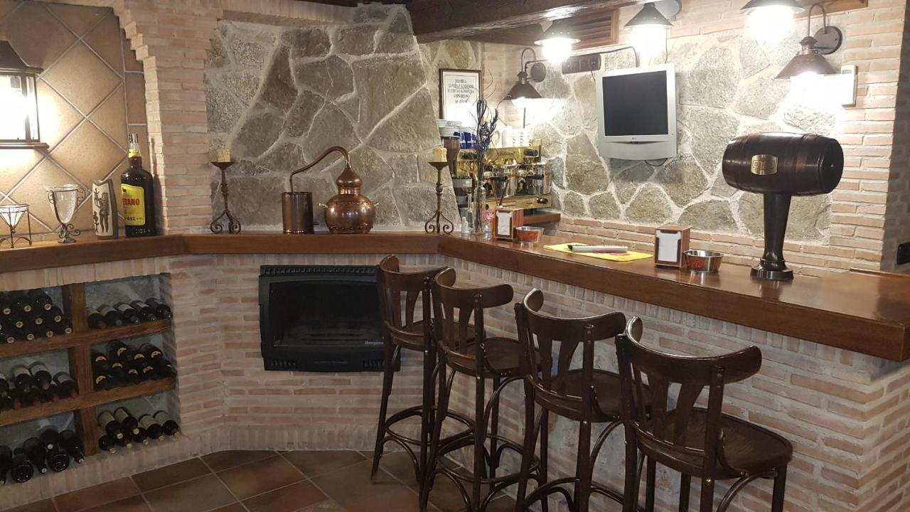 Hostal Rural Los Telares Pastrana Eksteriør billede