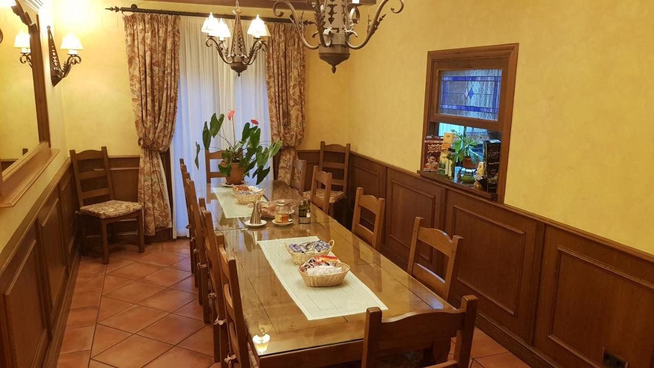 Hostal Rural Los Telares Pastrana Eksteriør billede